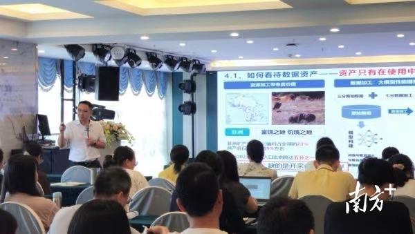 十大配资公司 AI+教育！阳江市开展中小学教师人工智能应用专题培训